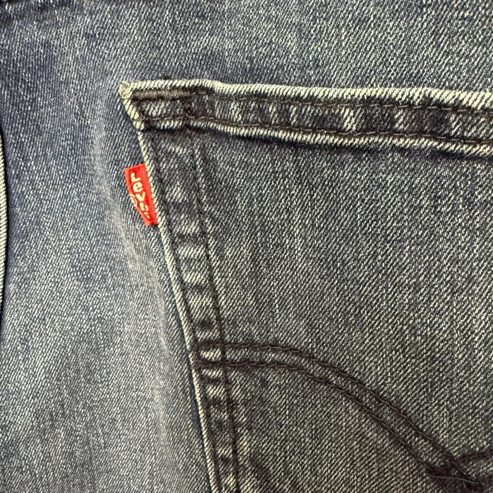 Levis 550 Relaxed Fit Tapered Leg Jeans Mens 38x29 Dark Wash Blue Denim